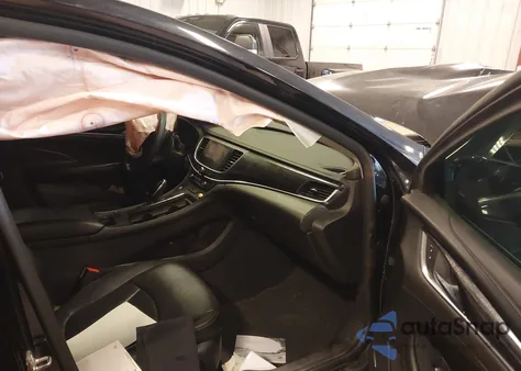 2017 Buick Lacrosse Essence z USA, uszkodzony, nr VIN 1G4ZP5SSXHU192073